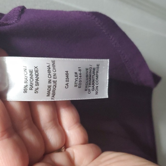 Sleeveless Blouse in Eggplant XL - Picture 4 of 7